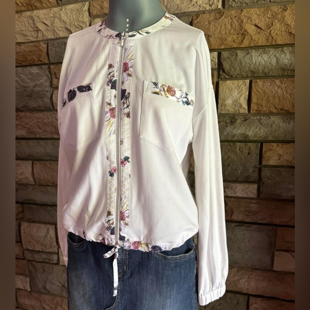 🌸 Light white Vest with Floral designs by Tristan